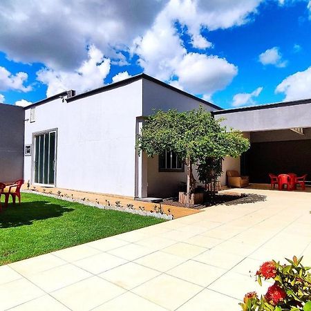 Villa Linda Casa Bairro Tranquilo Prox Cataratas Foz do Iguaçu Esterno foto